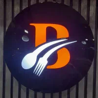 همکاری نانوا در کبابسرا