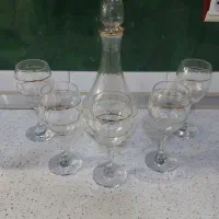 ست جام و پنج لیوان پایه بلند