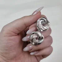 گوشواره میخی دفرمه ، بدلیجات