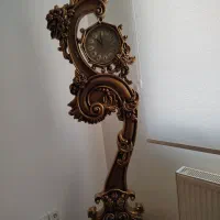 ساعت ایستاده طلایی