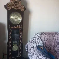 ساعت پایه دار