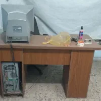 کامپیوتر همراه با میز و صندلی قیمت توافقی