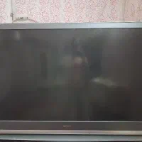 تلوزیون و میز کامپیوتر