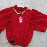 تعدادی لباس بچه گانه و دامن و تیشرت