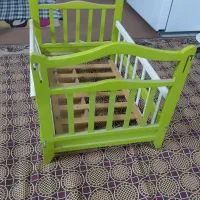 تختخواب کودک چوبی گهواره ای‌ و اسباب بازی
