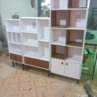 کتابخانه کلاسیک، جاکتابی خانگی با پایه چوبی