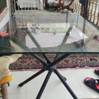 میز ناهار خوری فلزی و جلو مبلی چوبی