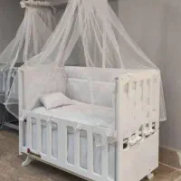 تخت کنار مادر گهواره ای نو