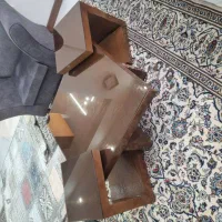 مبل راحتی به همراه میز و عسلی