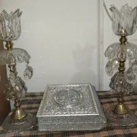 یه جفت شمعدانی و قاب قرآن و قرآن