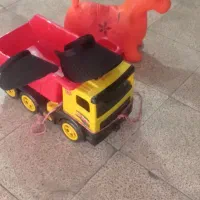 کامیون و گاو بادی و دو عدد نقاب سر