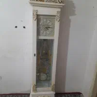 یک عدد ساعت ایستاده