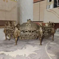 منقل برنجی ۴۵سانتی دارای دوتامهرداخل عکس مشخصه