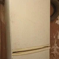 یخچال کارکرده سالم با کمی برفک طبقه پایین