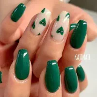 ناخن کار حرفه ای سالن خـورشید