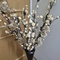 گل های مصنوعی و گلدان