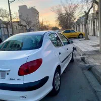۲۰۶ صندوق دار V8 مدل ۹۸