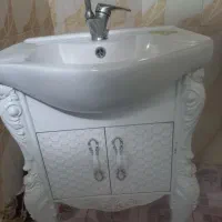 روشویی و شیر