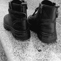 یک جفت پوتین چرم استفاده نشد و یک جفت کفش کتونی|کیف، کفش، کمربند|کوهدشت, |دیوار