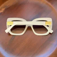 عینک آفتابی، کاملا سالم و نو، بدون خط و خش