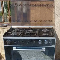 میز غذاخوری و اجاق گاز