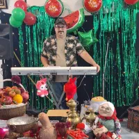 موزیک ، موسیقی زنده ،لباس عروسکی،  تنپوش ، شب یلدا