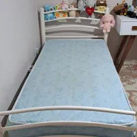 تخت فلزی