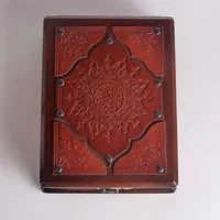 قرآن نفیس چرم کارشده با جعبه خاص(کد۲۴)     فخررازی|کتاب و مجله مذهبی|تهران, بهارستان|دیوار