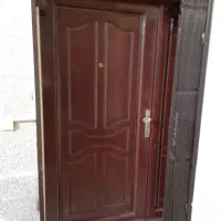حفاظ بسیار تمیز و درب چوبی