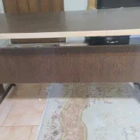 میز اداری ‌تحریر و کامپیوتر