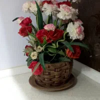 یه گلدون گل مصنوعی بخرهدیه ببر