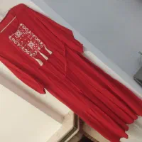 پیراهن بلند و رنگ شاد قرمز