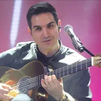 بلیط محسن یگانه شنبه ساعت 18  دوتا کنار هم