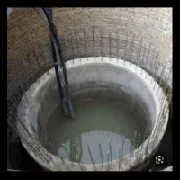 چاه کن . (مقنی )چاه کنی .تخریب ساختمان