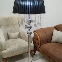 آباژور ایستاده