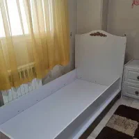 تخت خواب و گنجه در حد