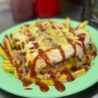 دو همکار خانم جهت کار در فست فود