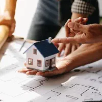 استخدام خانم و آقا(املاک وبازسازی)با آموزش و مدرک