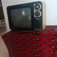 تلویزیون قدیمی خاموش|کلکسیون اشیاء عتیقه|سلمان‌شهر, |دیوار