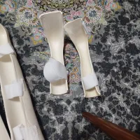 یک عدد آتل مچ پا موجود میباشد