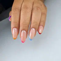 خدمات تخصصی ناخـن