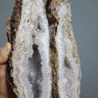 سنگ کوارتز بزرگ|جواهرات|نوشین شهر, |دیوار