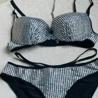 لباس زیر زنانه|لباس|ساری, |دیوار