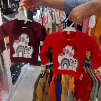 فروشنده وهمکار خانم