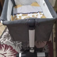 تخت کنار مادر