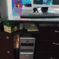 میز اداری تمیز و کاملا سالم