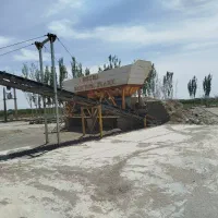 کارگر در کارگاه بلوک زنی