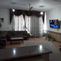 ویلایی دو طبقه در از حیاط ماشین رو