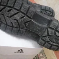 کفش کاروکفش سربازی|کیف، کفش، کمربند|قم, چهل درخت|دیوار