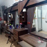 دکور ارایشگاه سالم.. دارای 9کشووسه ایینه